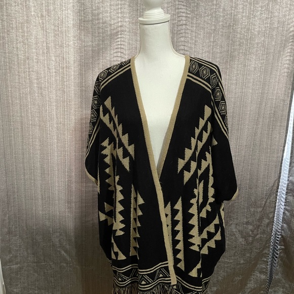 Free People Sweaters - Free People Poncho Cardigan Open Front,Aztec Pattern,Used in Good Condition ⭐️